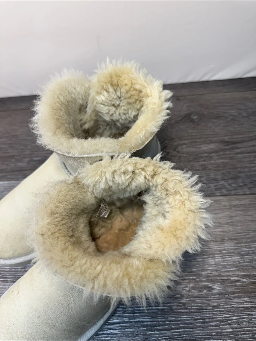UGG Women's Short Shearling Lined Winter Boots in Light Cream Sz 8 (h72)